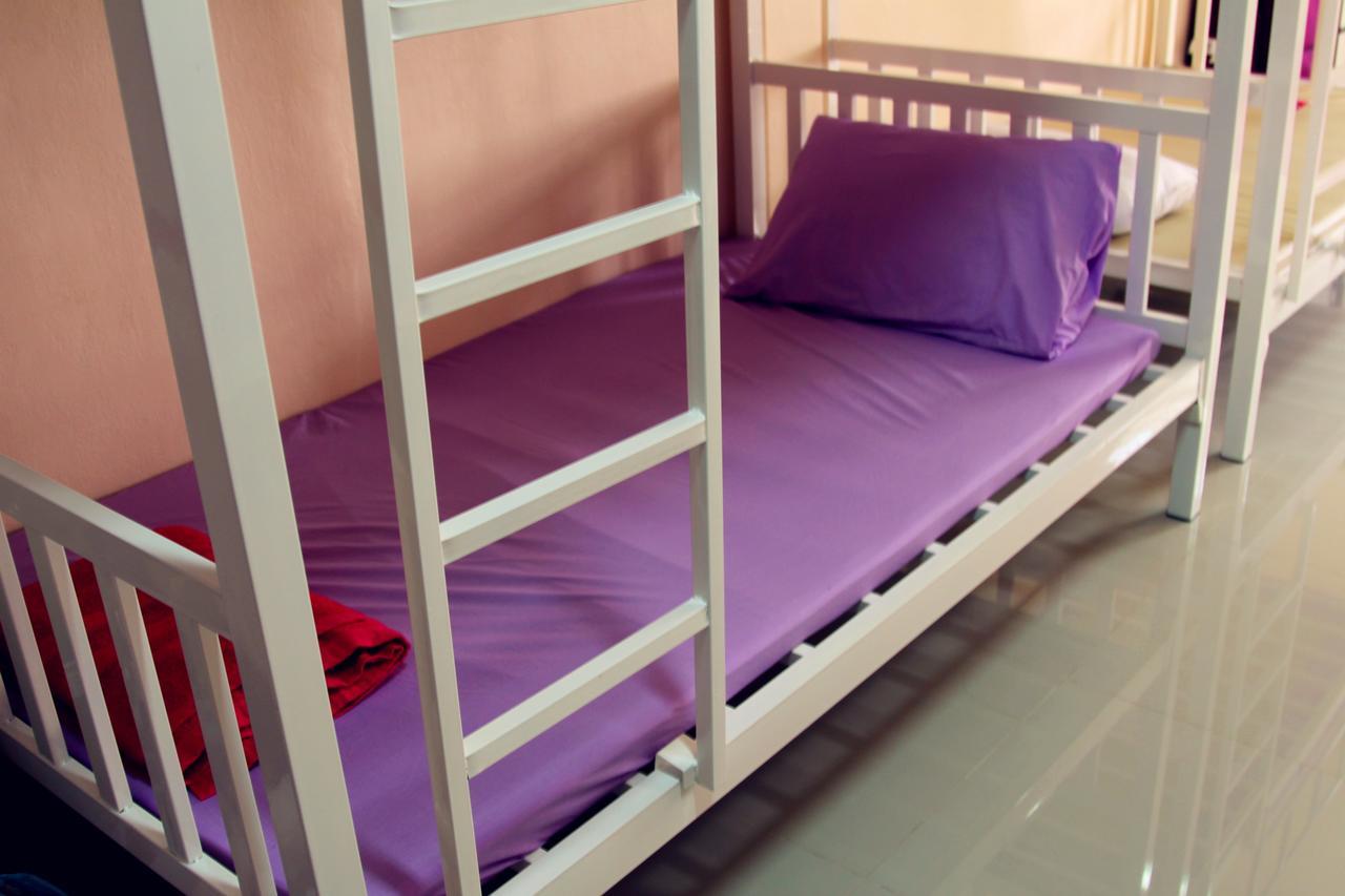 Small Elephant Hostel Bangkok Exteriör bild